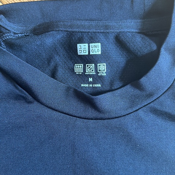 Men’s Uniqlo Black Tshirt - Picture 2 of 3